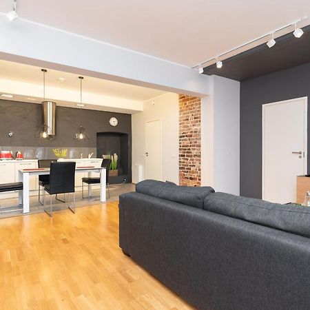 Stylish Apartment With Parking In Telliskivi Tallinn Bagian luar foto