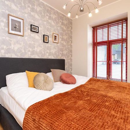 Stylish Apartment With Parking In Telliskivi Tallinn Bagian luar foto