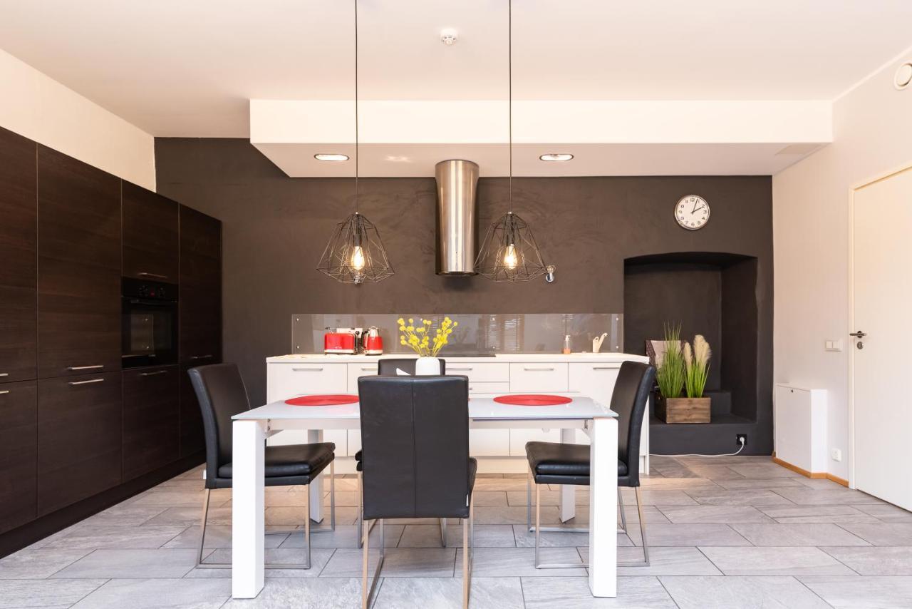 Stylish Apartment With Parking In Telliskivi Tallinn Bagian luar foto