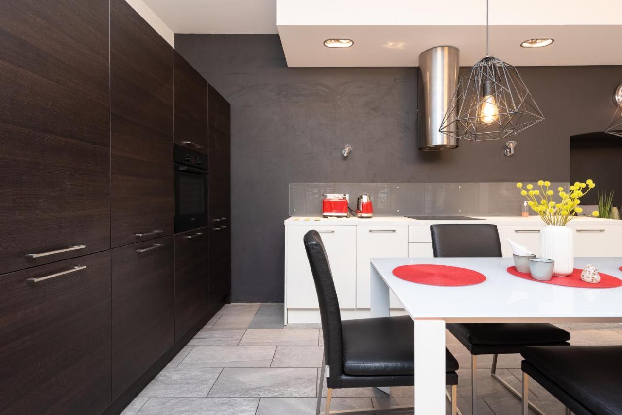 Stylish Apartment With Parking In Telliskivi Tallinn Bagian luar foto