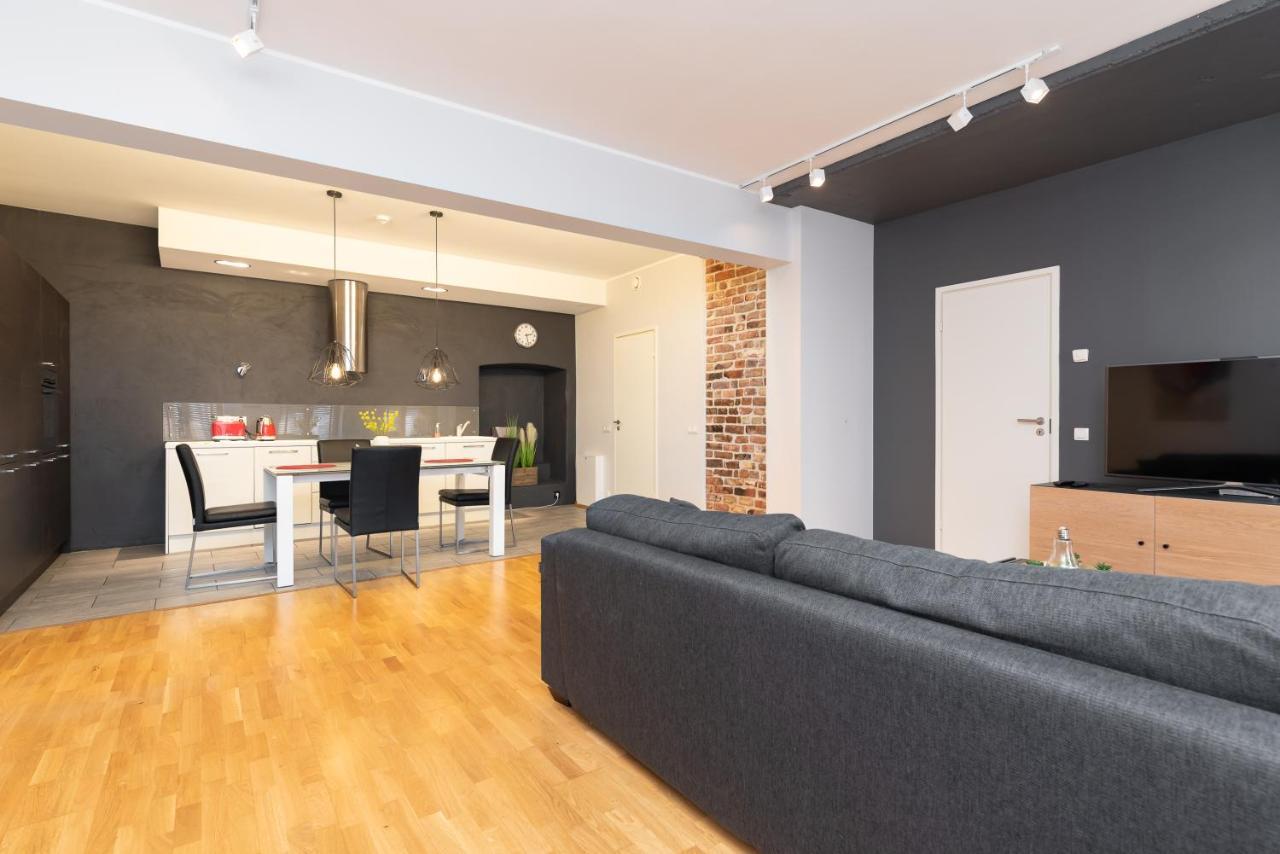 Stylish Apartment With Parking In Telliskivi Tallinn Bagian luar foto