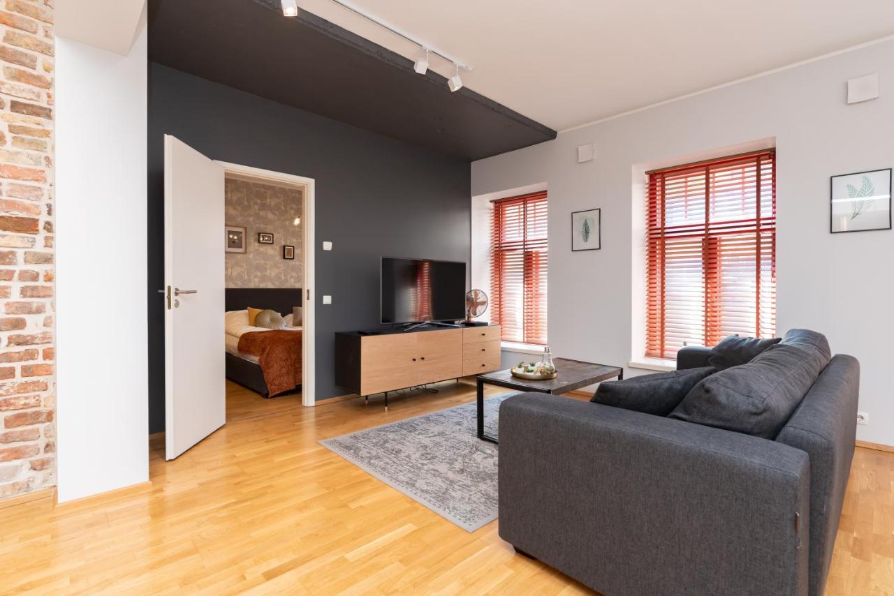 Stylish Apartment With Parking In Telliskivi Tallinn Bagian luar foto