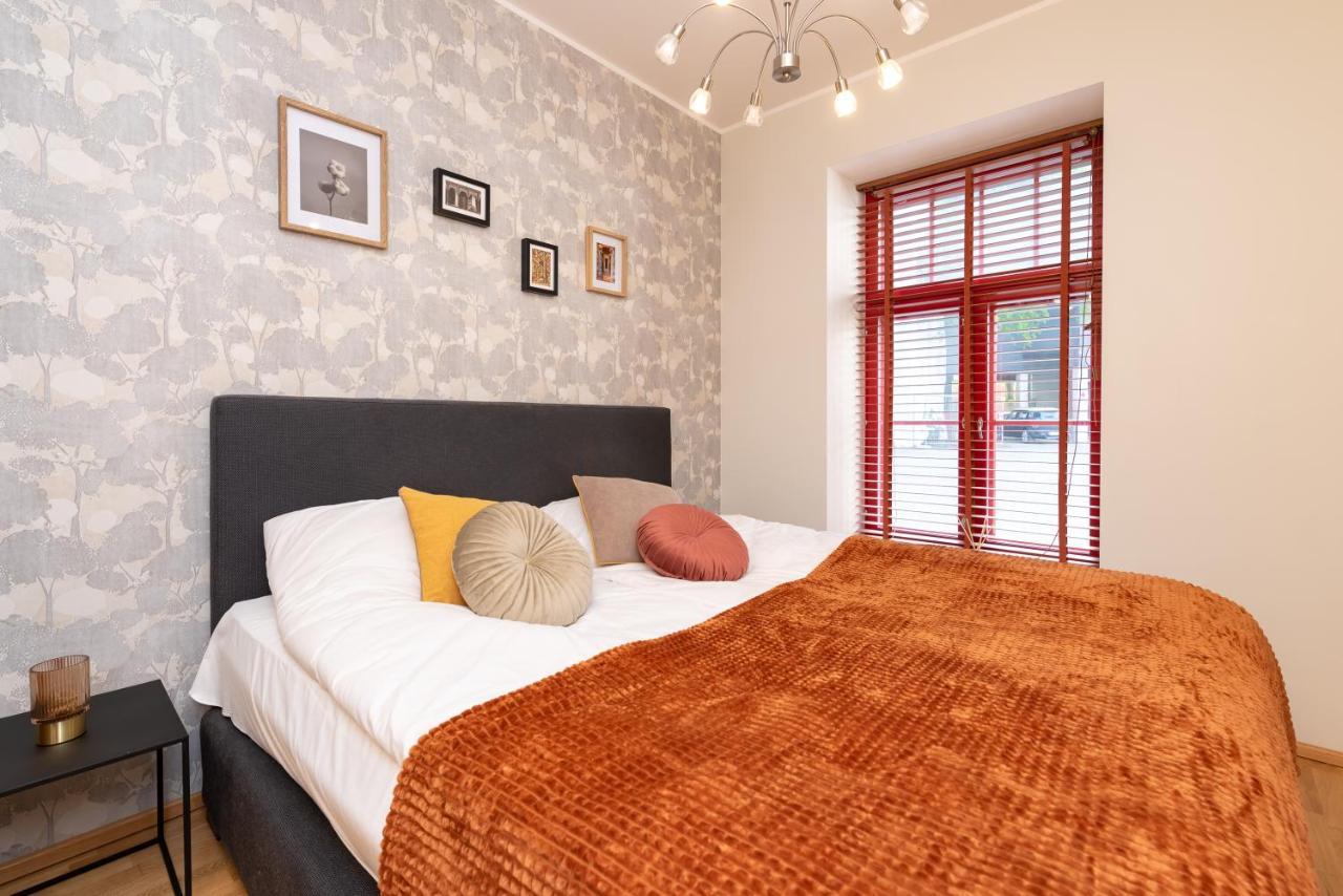 Stylish Apartment With Parking In Telliskivi Tallinn Bagian luar foto