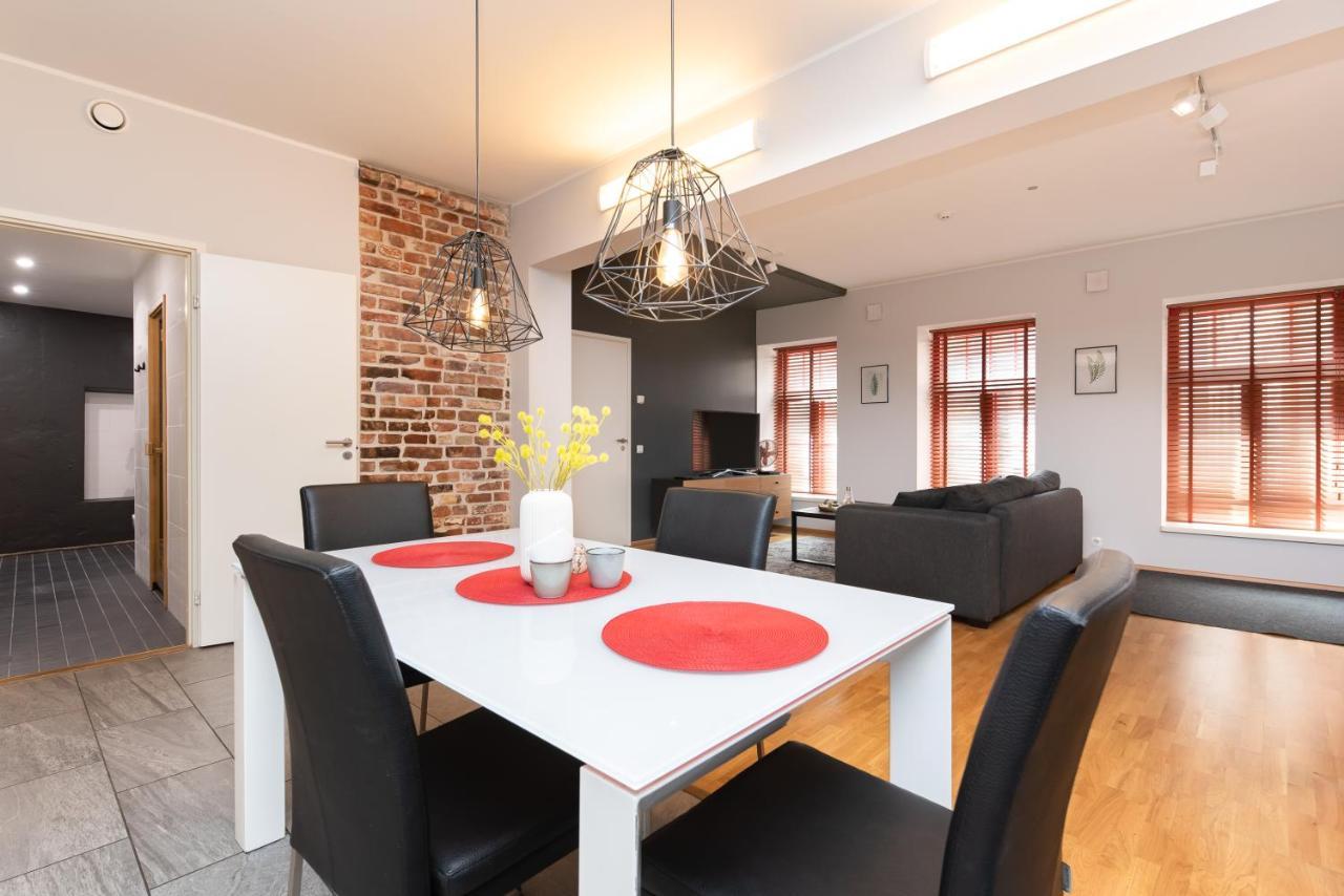 Stylish Apartment With Parking In Telliskivi Tallinn Bagian luar foto