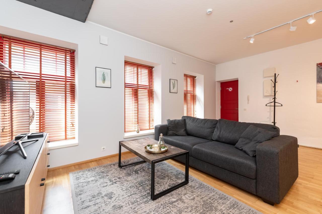 Stylish Apartment With Parking In Telliskivi Tallinn Bagian luar foto
