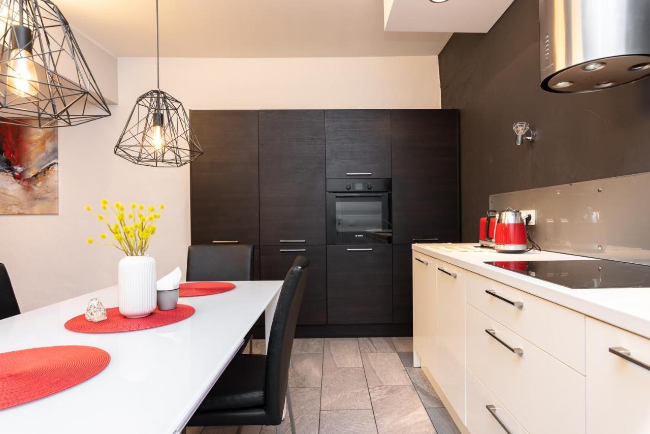 Stylish Apartment With Parking In Telliskivi Tallinn Bagian luar foto