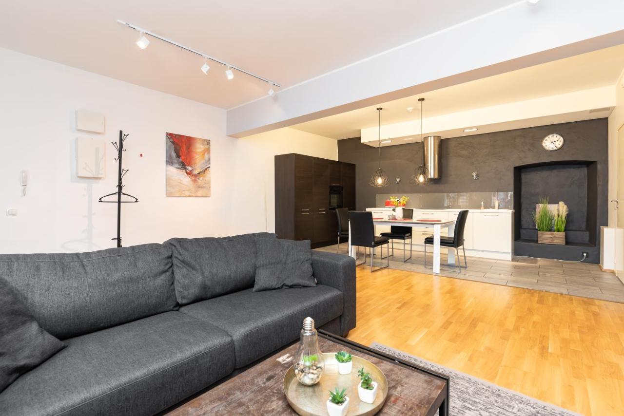 Stylish Apartment With Parking In Telliskivi Tallinn Bagian luar foto
